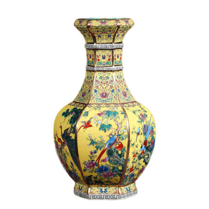 Vintage middle yellow majolica ceramic vase ornaments outline in gold Jahrriesnge porcelain of outline in gold vase cna0893